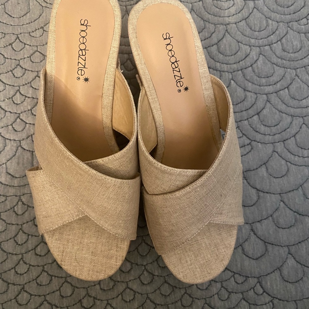Shoe Dazzle Tan Mules with Crisscross Detail